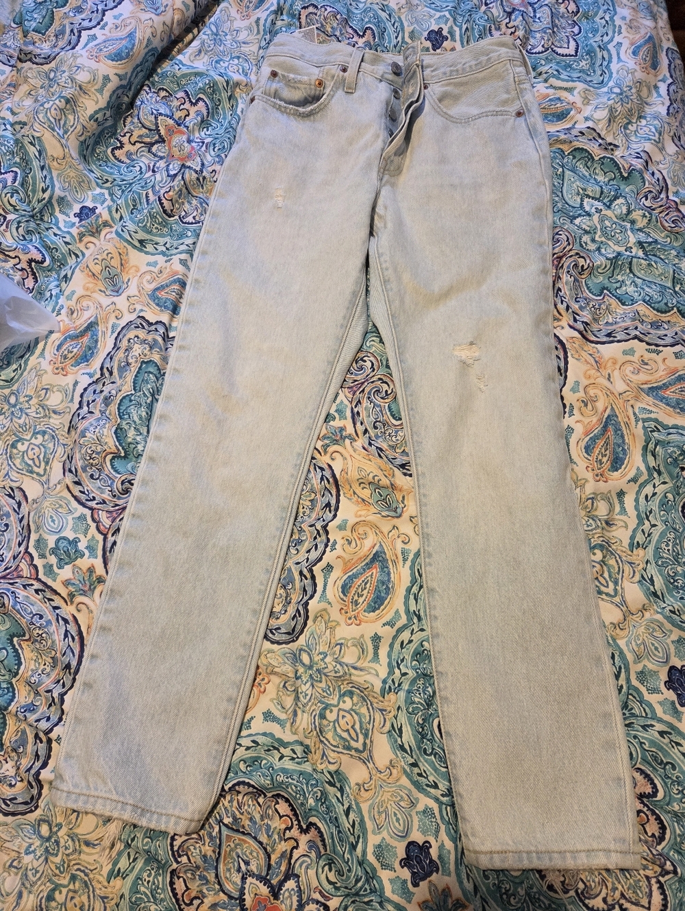 Levi’s 501 Skinny Jeans Light Wash Distressed Raw Hem W27 L28